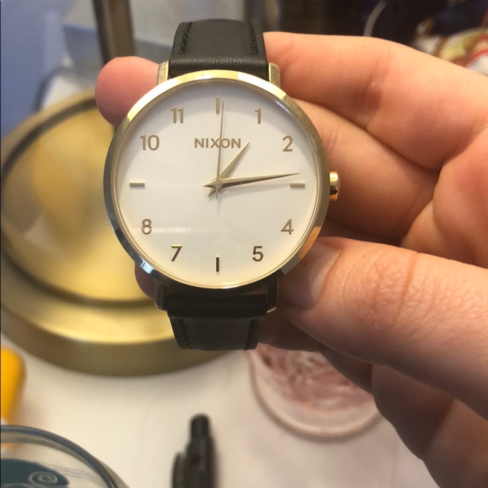 Nixon Watch - the Arrow point it